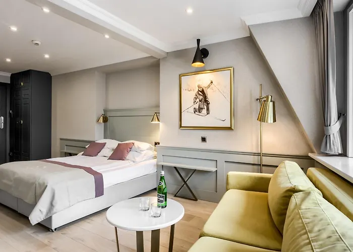 Krupowki 17 & לינה וארוחת בוקר 3*